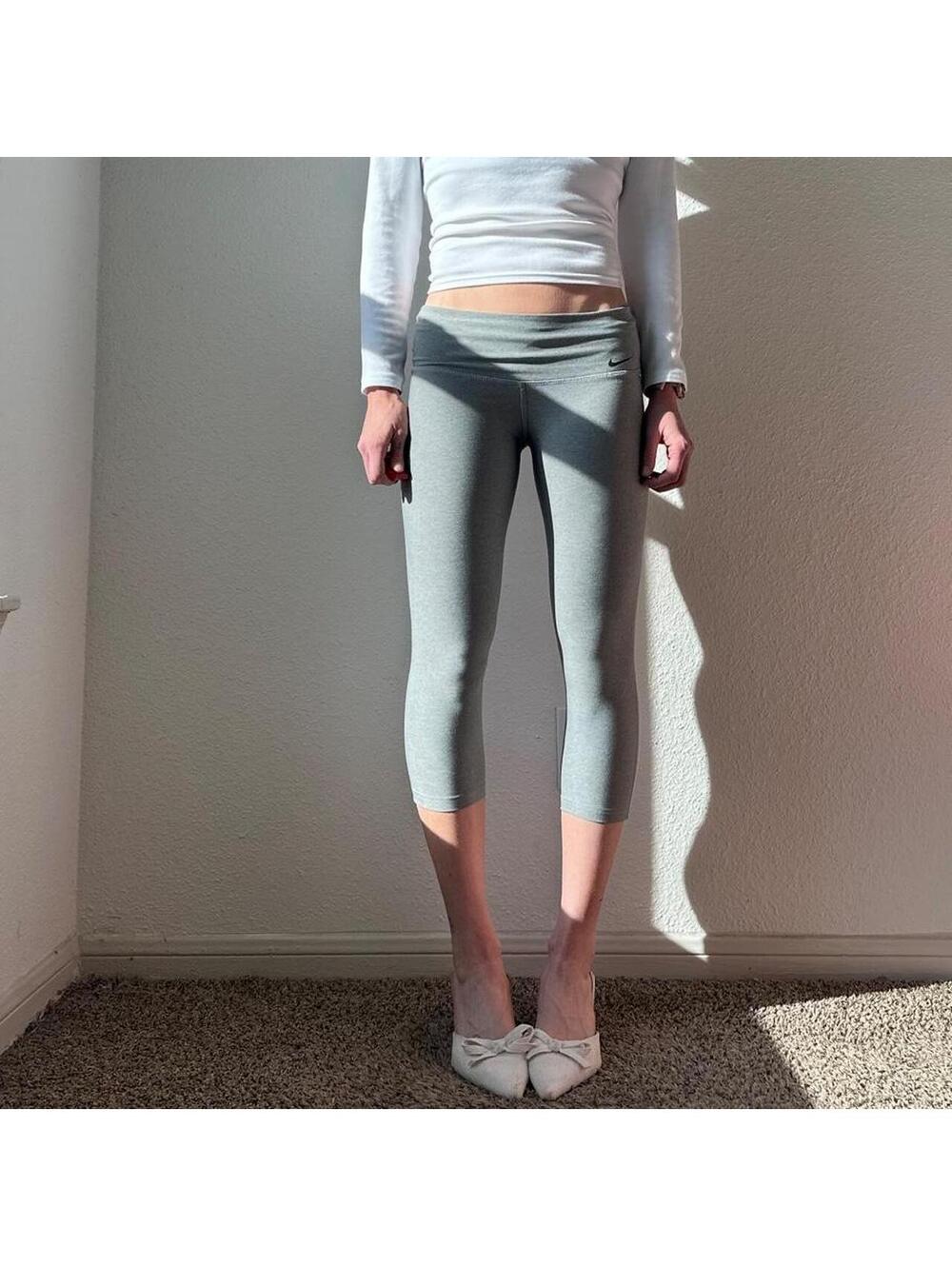 Low rise Gray Nike Dri-Fit athletic wear capri cropped leggings